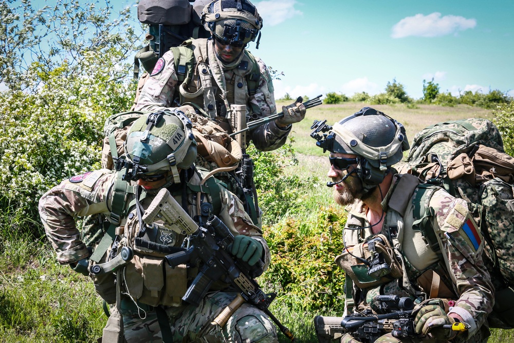 Dutch Soldiers Set Up A Radio