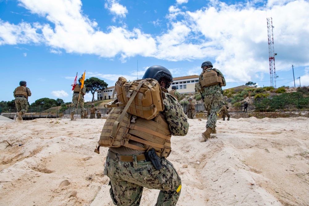 BMU 2 and 24th MEU Storm the Beach with Portuguese Marine Corps