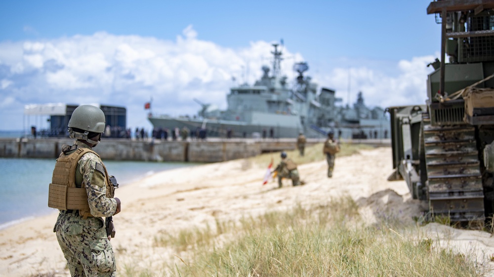 BMU 2 and 24th MEU Storm the Beach with Portuguese Marine Corps