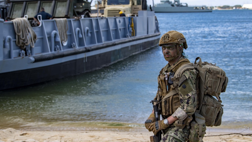 BMU 2 and 24th MEU Storm the Beach with Portuguese Marine Corps