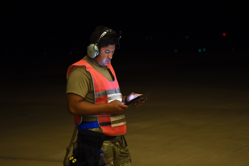 157th Airmen prepare jets for takeoff