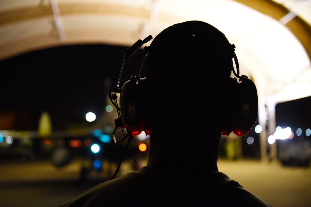 157th Airmen prepare jets for takeoff