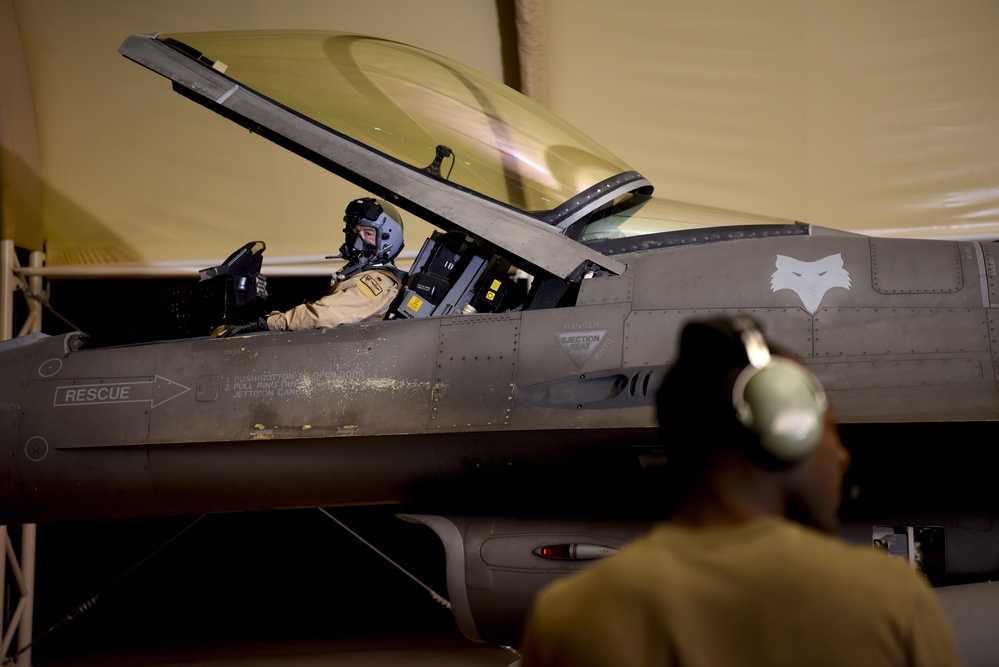 157th Airmen prepare jets for takeoff