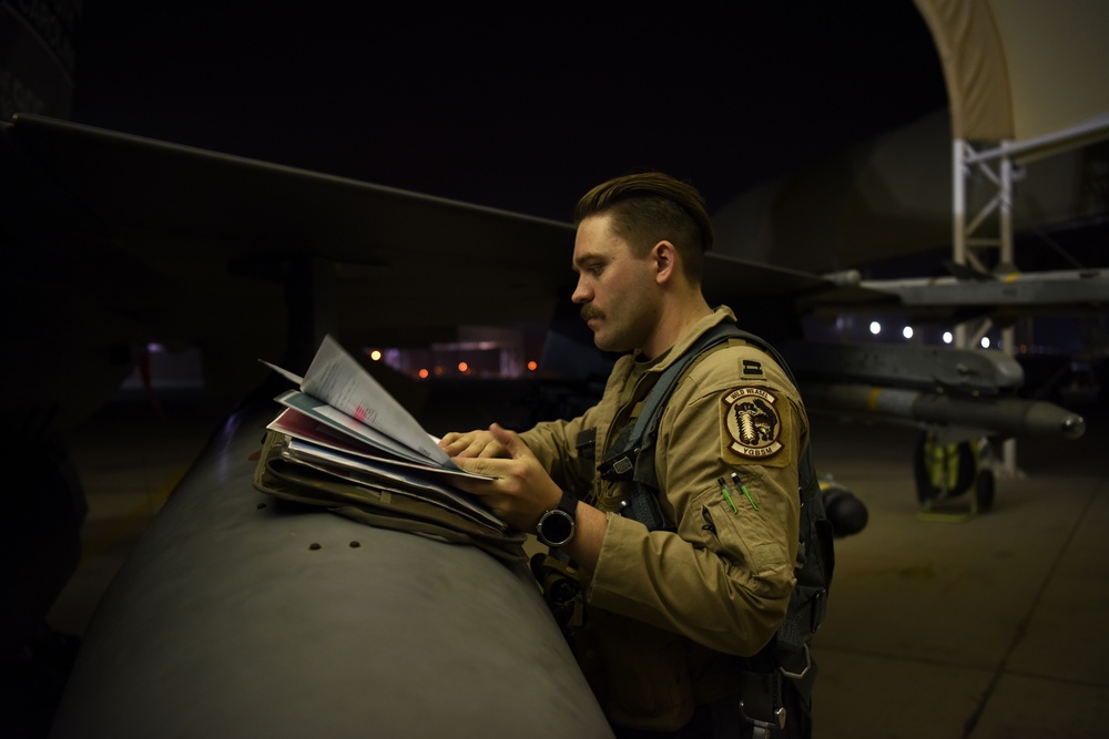 157th Airmen prepare jets for takeoff