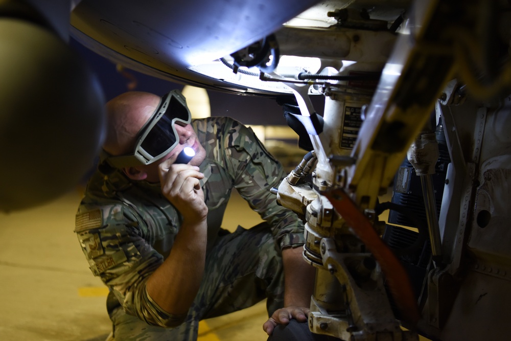 157th Airmen prepare jets for takeoff