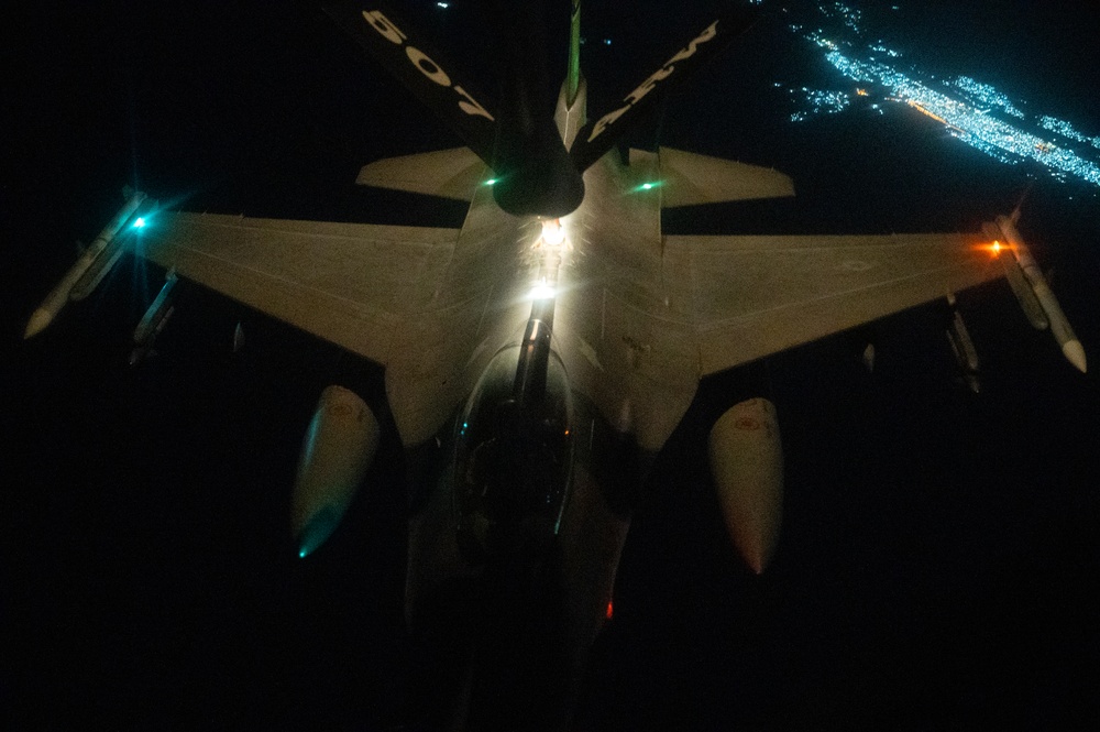 91st EARS &amp; F-16 aerial refuel night ops