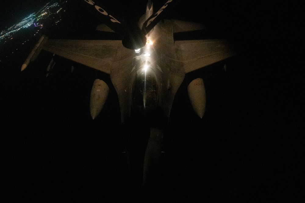 91st EARS &amp; F-16 aerial refuel night ops