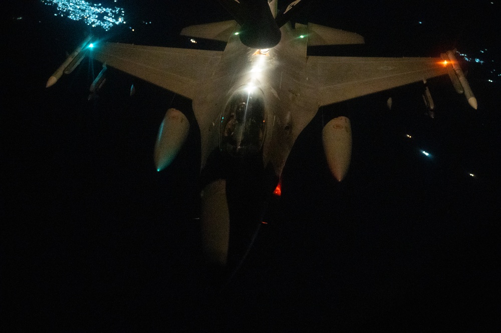 91st EARS &amp; F-16 aerial refuel night ops