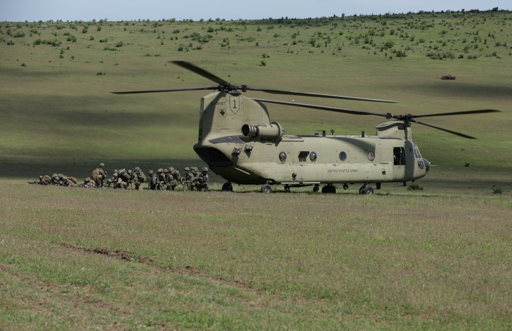 Soldiers exit CH-47 Chinook Helicopter