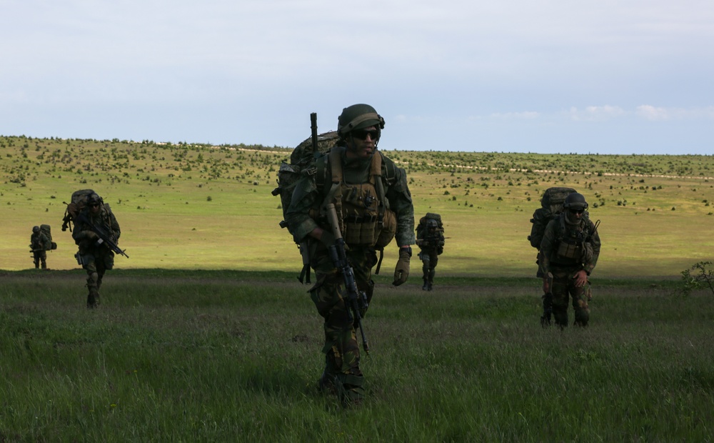 Soldiers maneuver to rally point