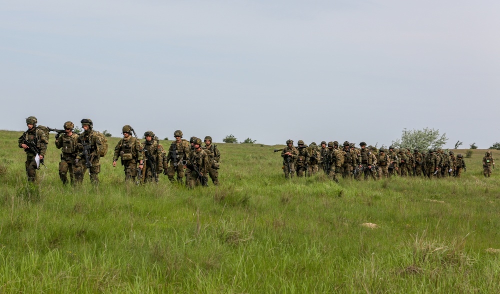 Soldiers maneuver to pickup zone