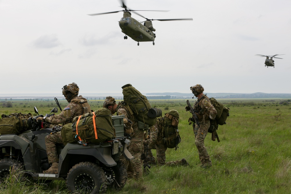 Soldiers prepare for extraction