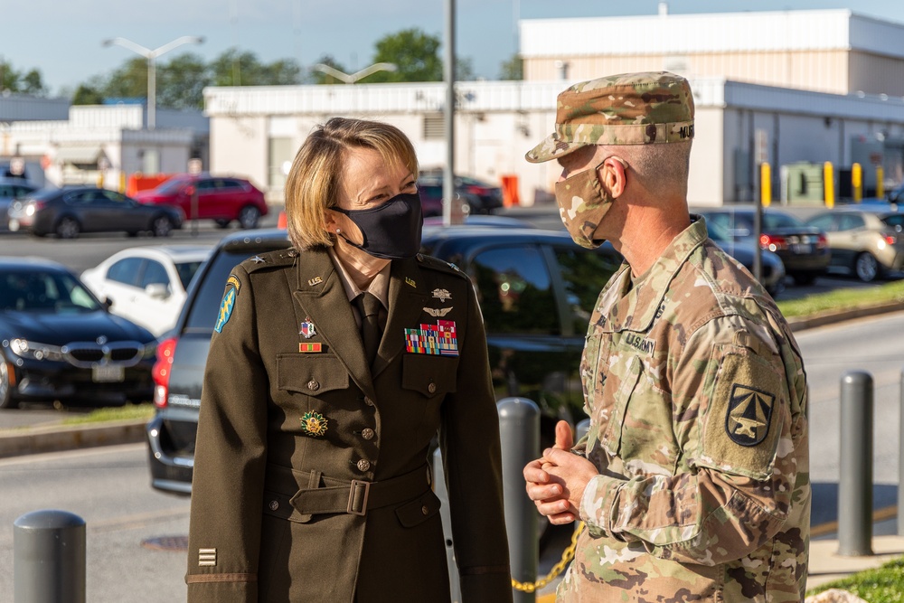 Brigadier General Mary V. Krueger visits Walter Reed Army Institute of Research