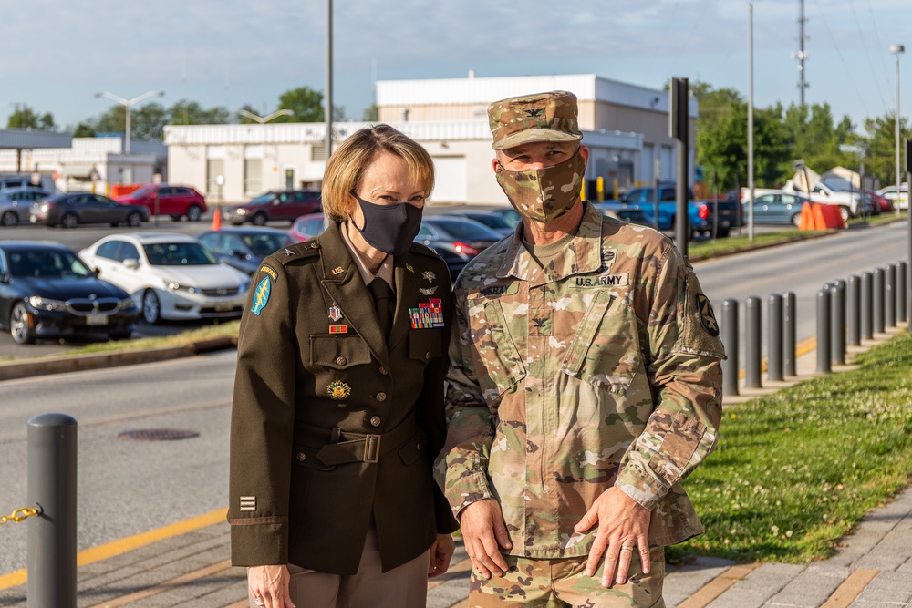 Brigadier General Mary V. Krueger visits Walter Reed Army Institute of Research