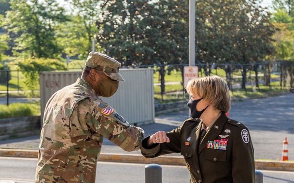 Brigadier General Mary V. Krueger visits Walter Reed Army Institute of Research