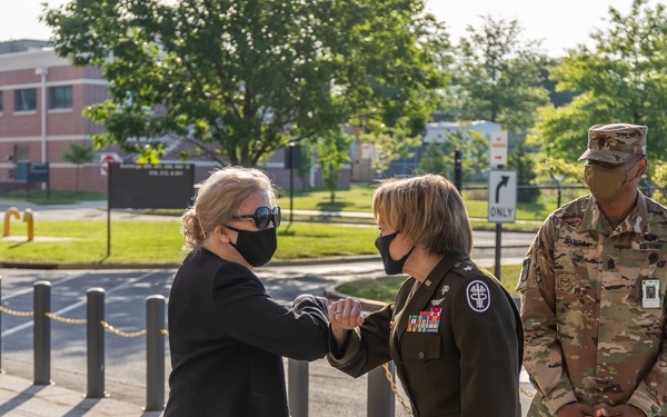 Brigadier General Mary V. Krueger visits Walter Reed Army Institute of Research