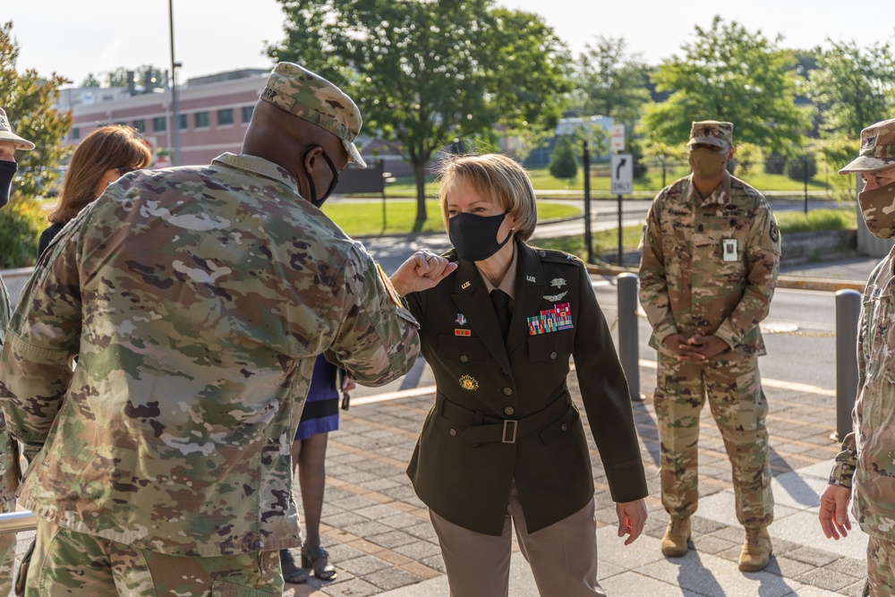 Brigadier General Mary V. Krueger visits Walter Reed Army Institute of Research