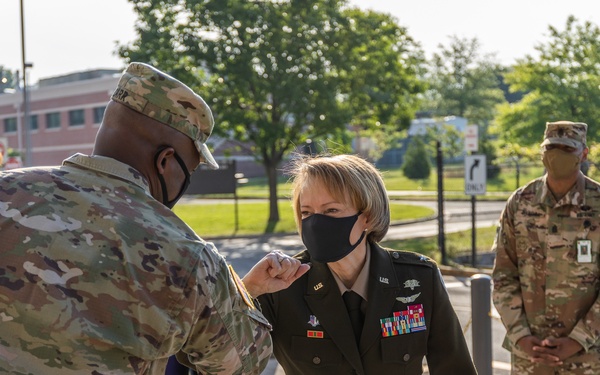 Brigadier General Mary V. Krueger visits Walter Reed Army Institute of Research