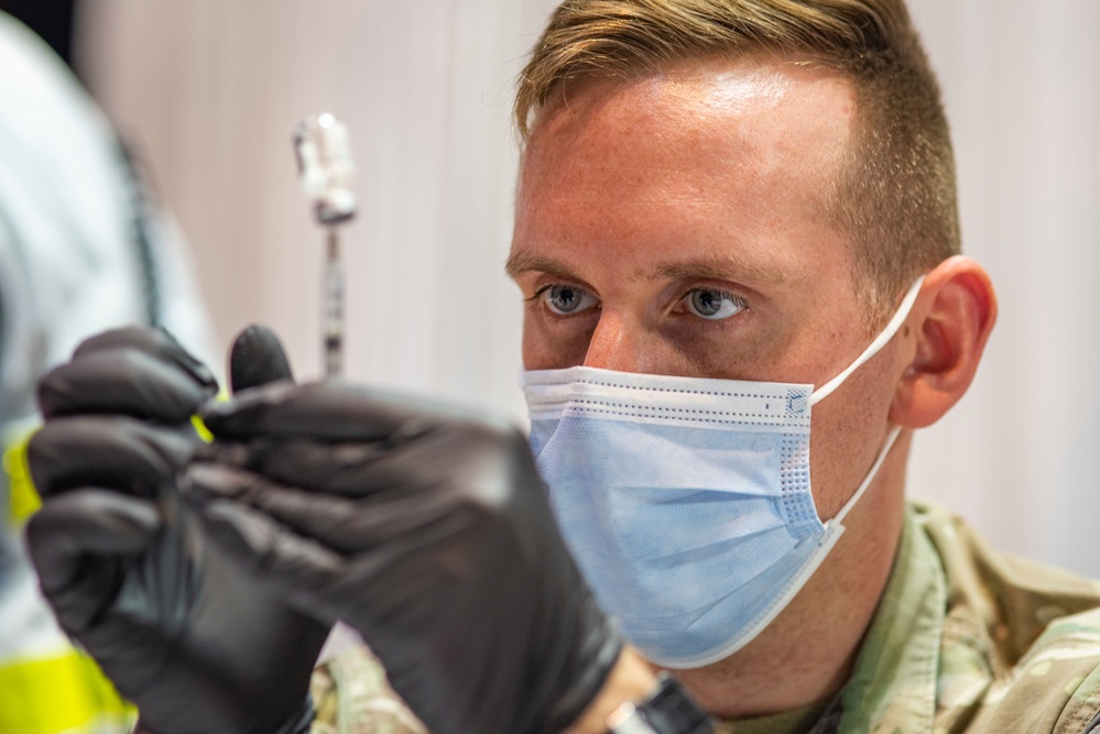 Pa. National Guard members administer COVID-19 vaccine in Philadelphia