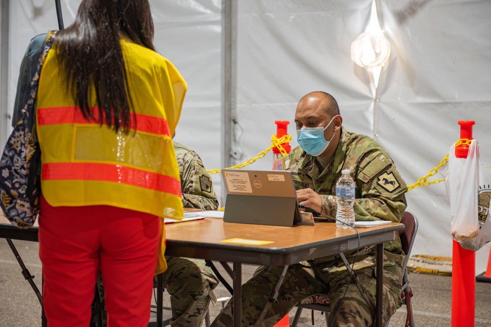 Pa. National Guard members administer COVID-19 vaccine in Philadelphia