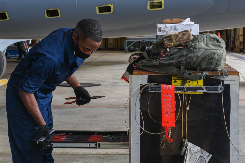 909 AMU KC-135 brake replacement