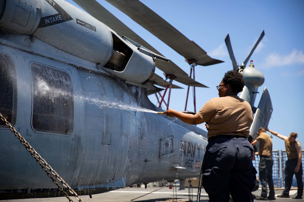 HSC 22 Crewmember Conducts Fresh Water Washdown