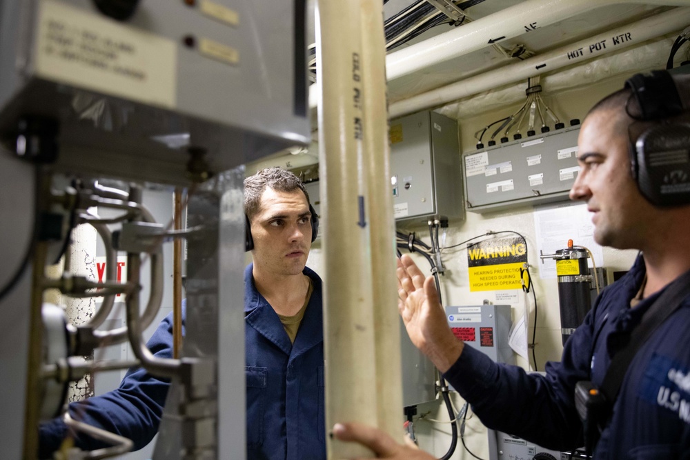 USS Sioux City Sailors Make Fresh Water