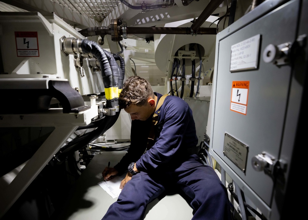 USS Sioux City Sailors Secure Weapons Prior to Pulling into Port