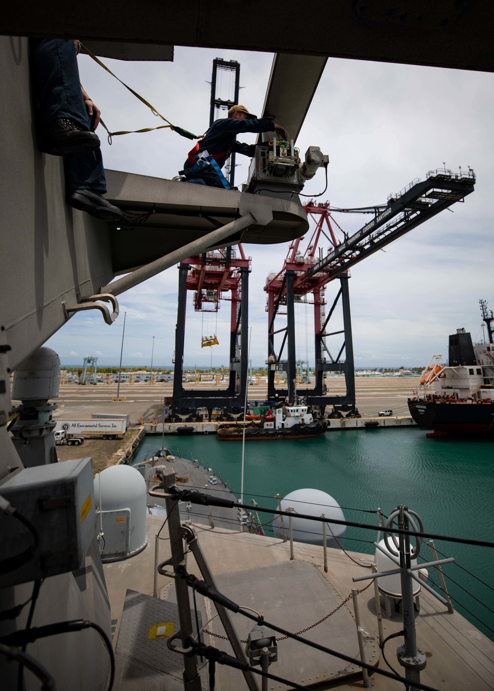 USS Sioux City Sailor Conducts Maintenance on a Radar