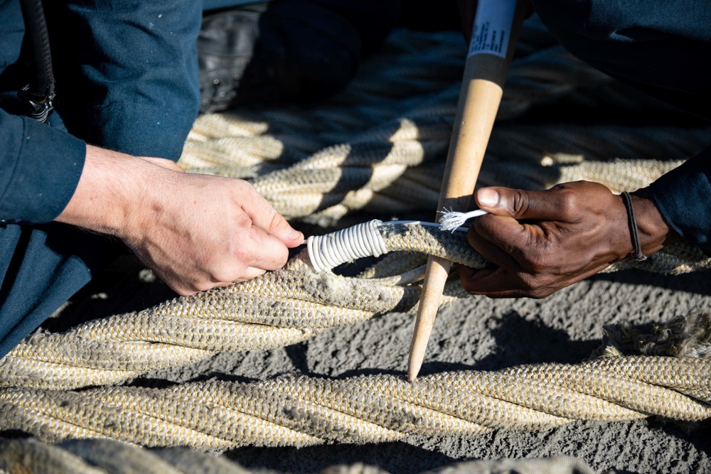 USS Sioux City Sailors Repair Lines After Departing Ponce, Puerto Rico