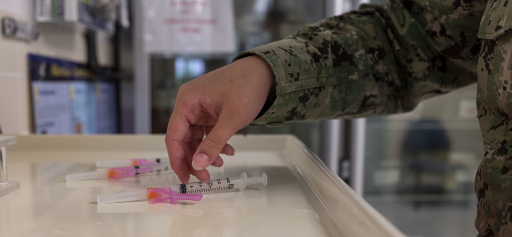 Sailors Continue to Receive Vaccine