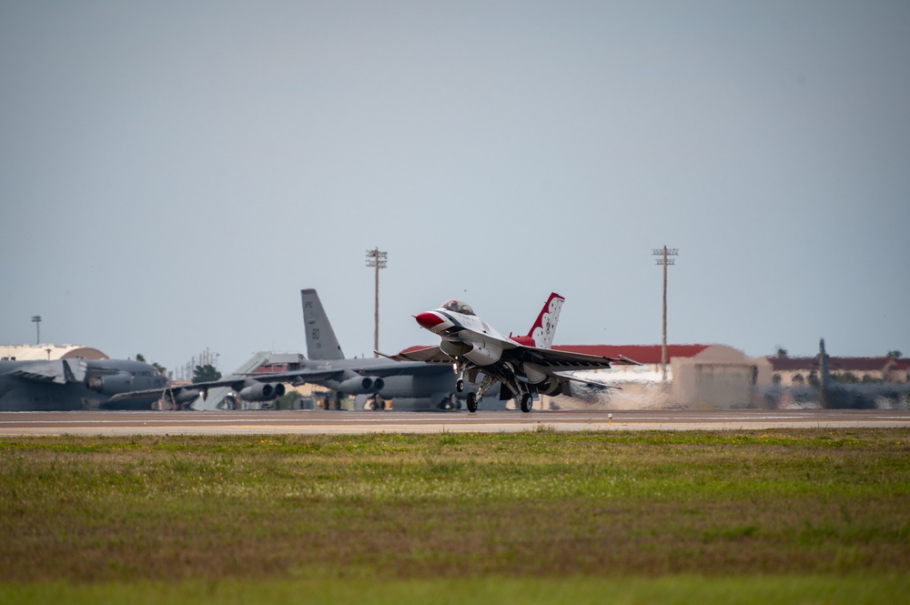 Thunderbirds Arrive at Patrick Space Force Base for Cocoa Beach Air show