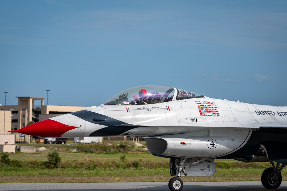 Thunderbirds Arrive at Patrick Space Force Base for Cocoa Beach Air show