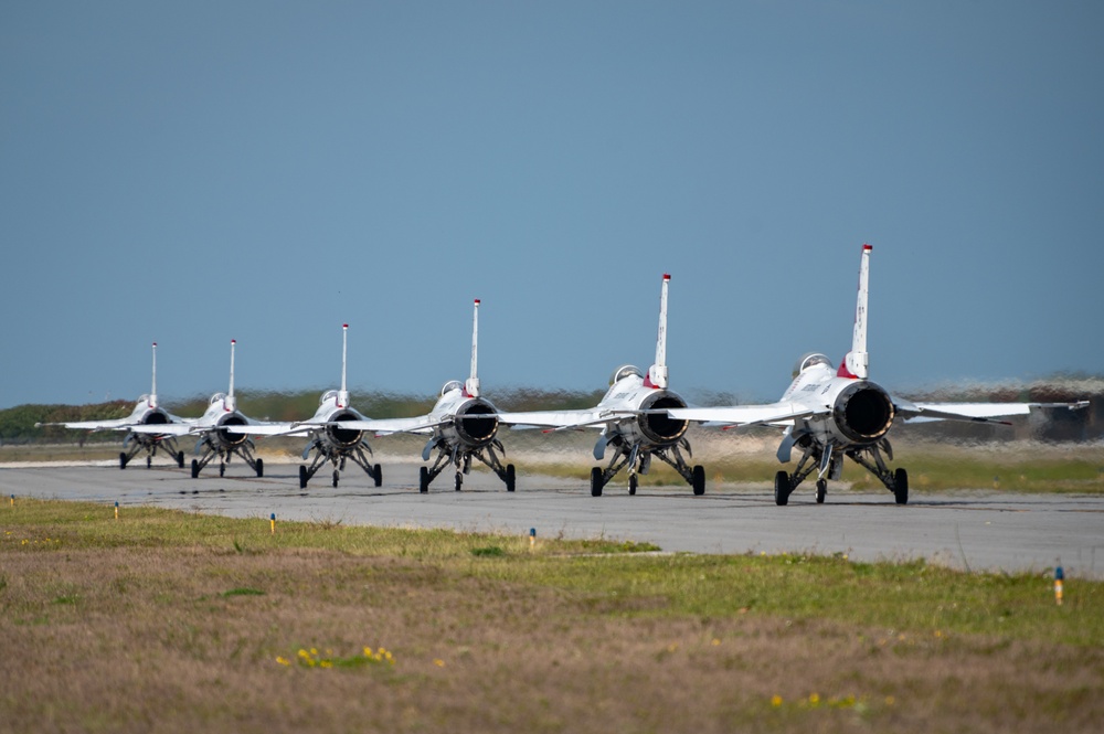 Thunderbirds Arrive at Patrick Space Force Base for Cocoa Beach Air show