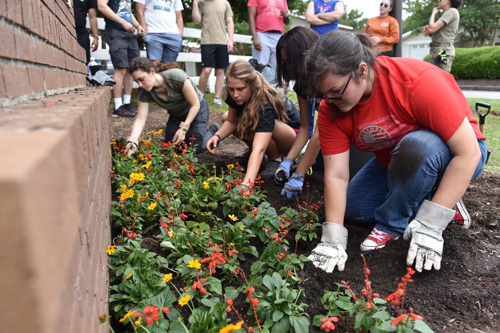461st Air Control Wing Volunteers Clean Turner Park