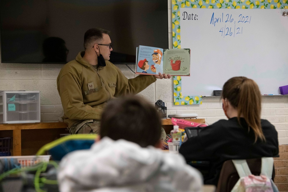 Airmen share financial freedom advice with elementary students
