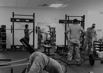 Army Recovery Care Program Soldiers pump iron, lift spirits