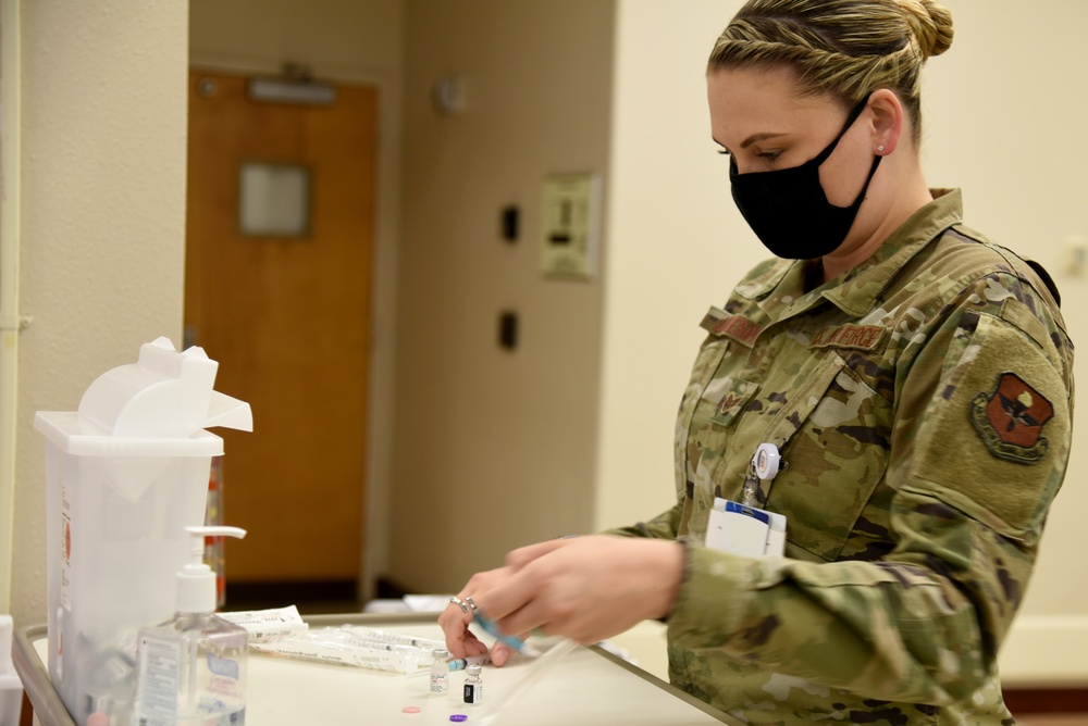 AZNG assists active component with vaccinations of service members and dependents