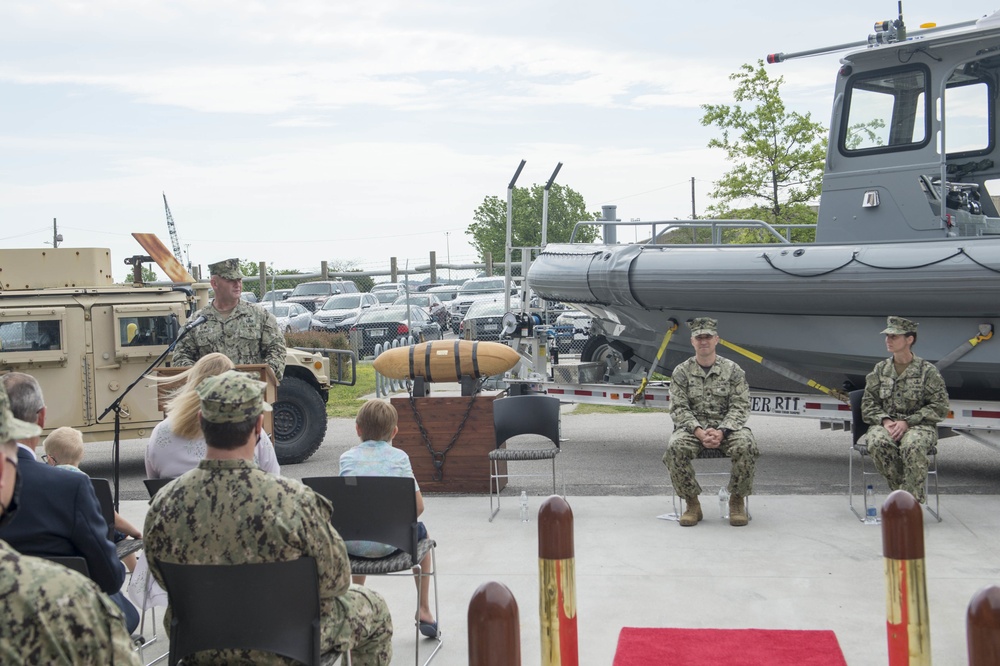 EODMU6 Holds Change of Command