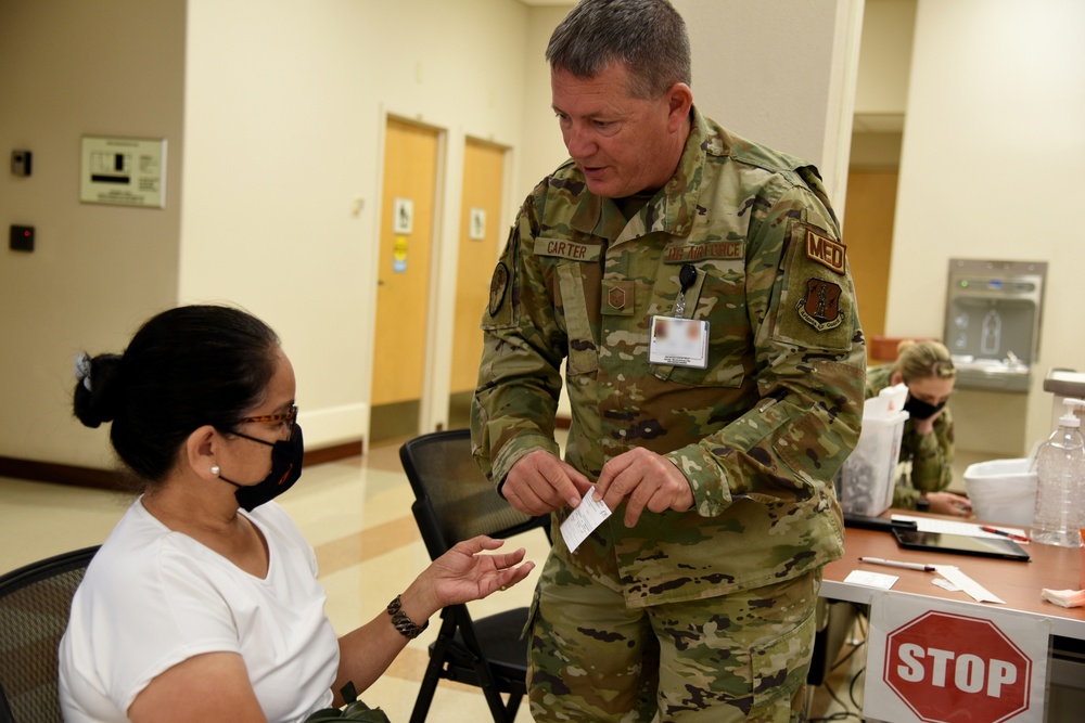 AZNG assists active component with vaccinations of service members and dependents