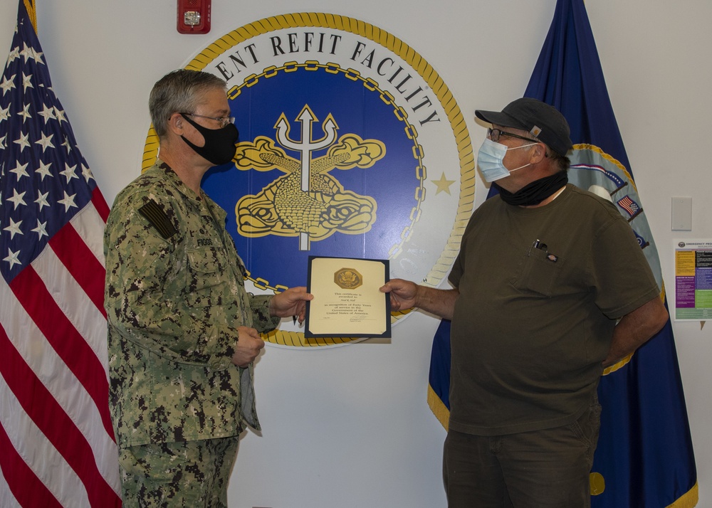Trident Refit Facility Bangor Employee Recognized For Service