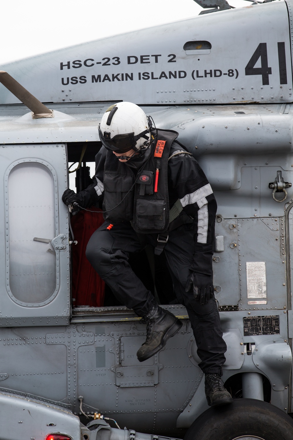 15th Marine Expeditionary Unit commanding officer visits USS Somerset