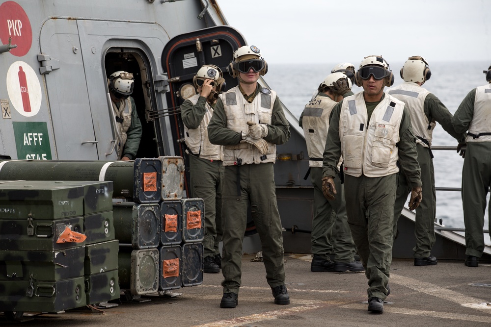 15th Marine Expeditionary Unit commanding officer visits USS Somerset