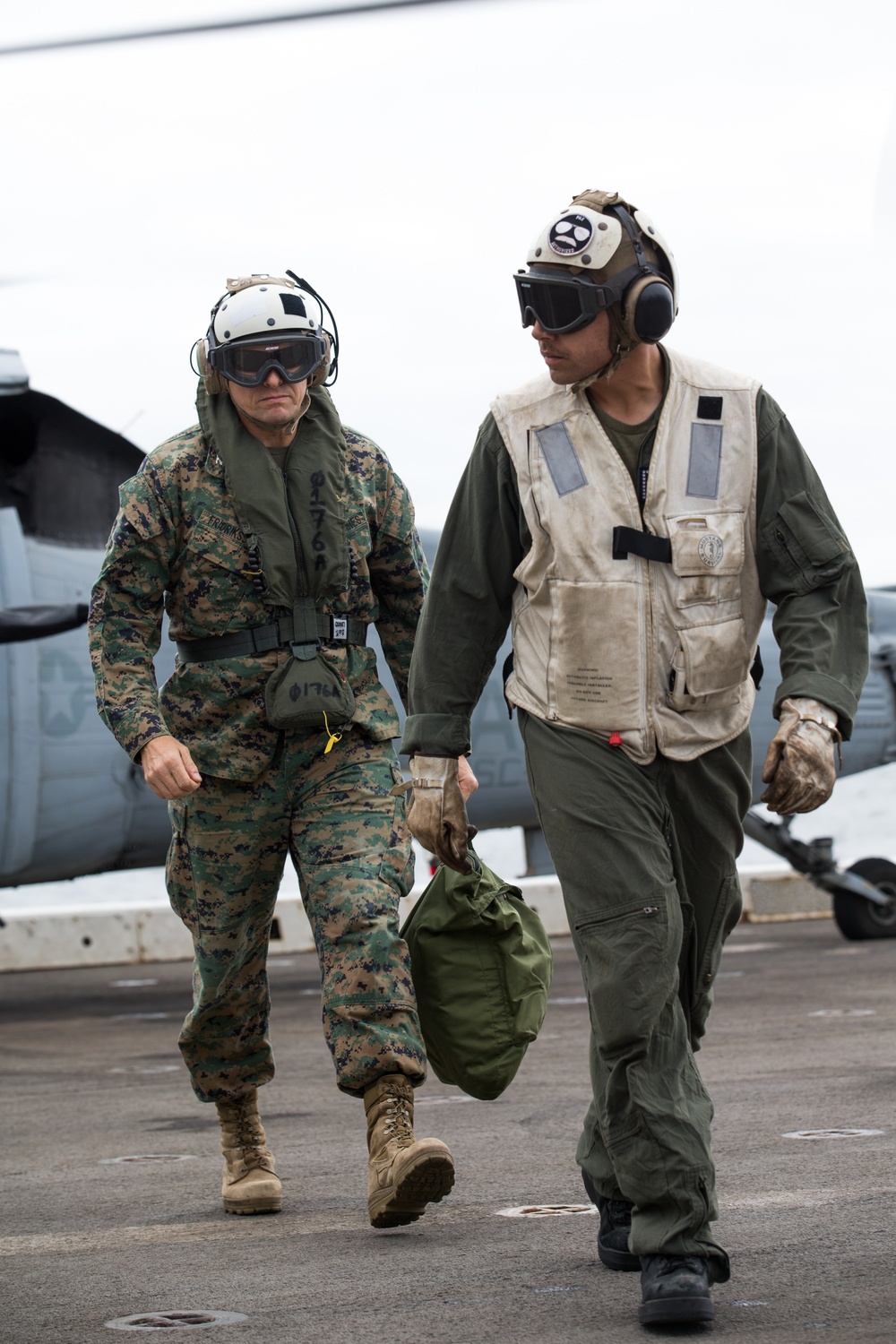 15th Marine Expeditionary Unit commanding officer visits USS Somerset