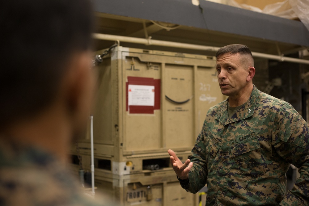 15th Marine Expeditionary Unit commanding officer visits USS Somerset