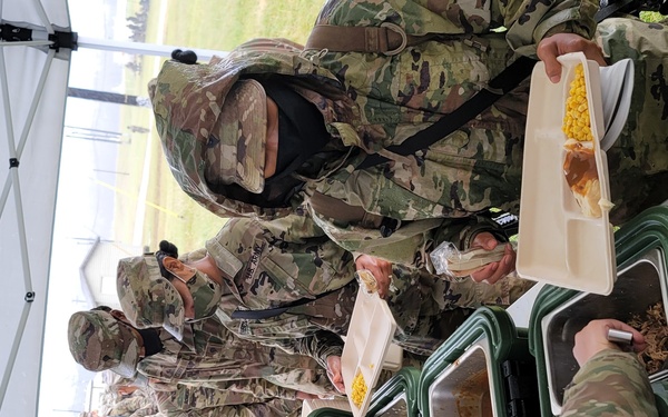 Army Reserve Soldiers of Pacific Signal-Cyber Team conduct headquarter’s first field culinary operations