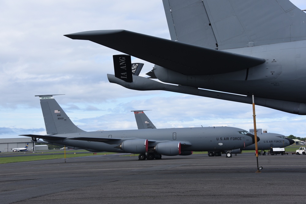 Three Air Guard KC-135s