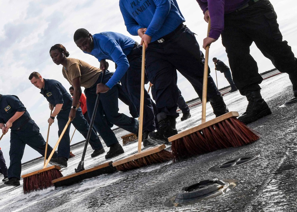 USS Hershel "Woody" Williams fresh water wash down