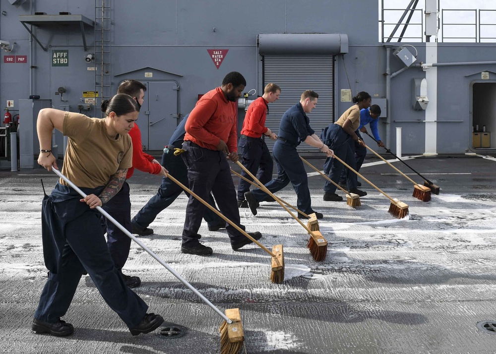 USS Hershel "Woody" Williams fresh water wash down