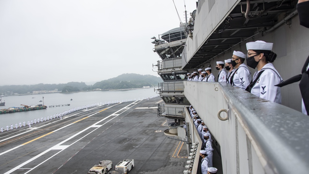 USS Ronald Reagan (CVN 76) Manning the Rails